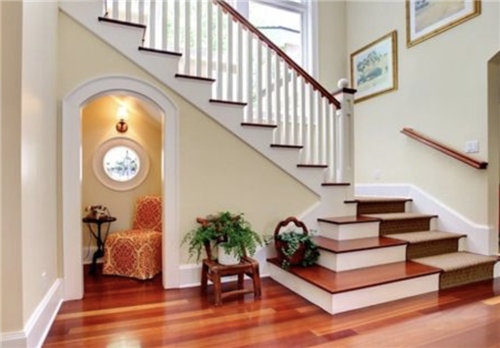 裝修樓梯扶手哪種材質好？沈陽二手房裝修公司哪家好